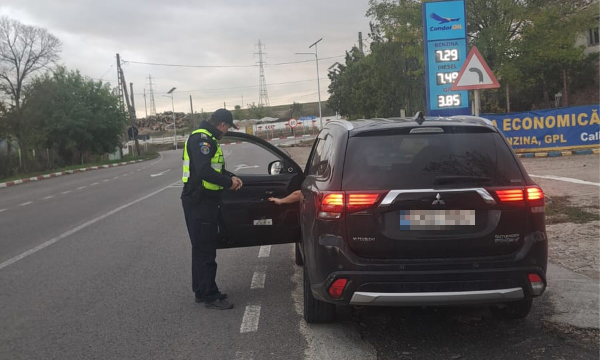 Prins la volan cu permisul de conducere suspendat