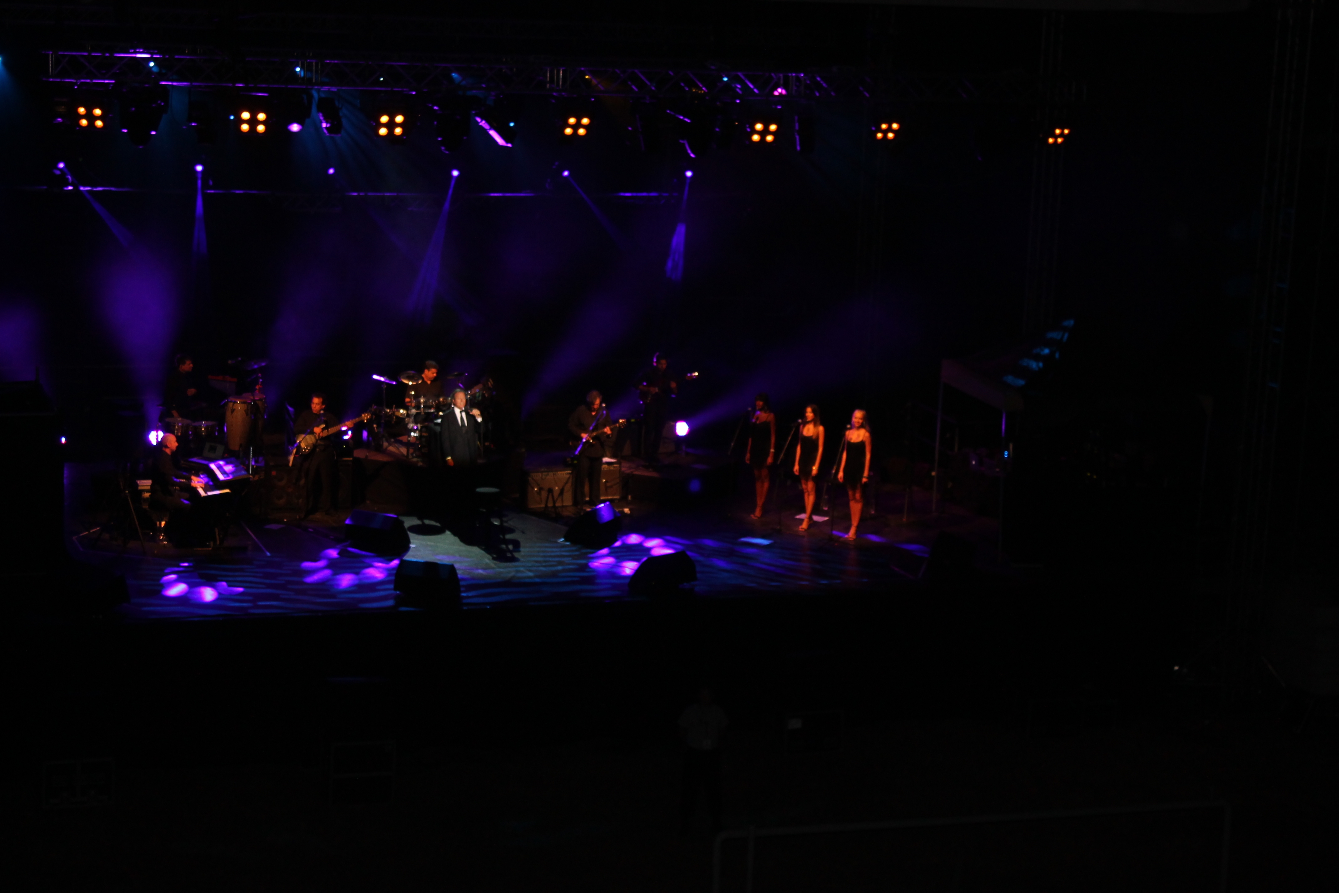 VIDEO/ Mii de gălăţeni au fost prezenţi la CONCERTUL lui JULIO IGLESIAS 