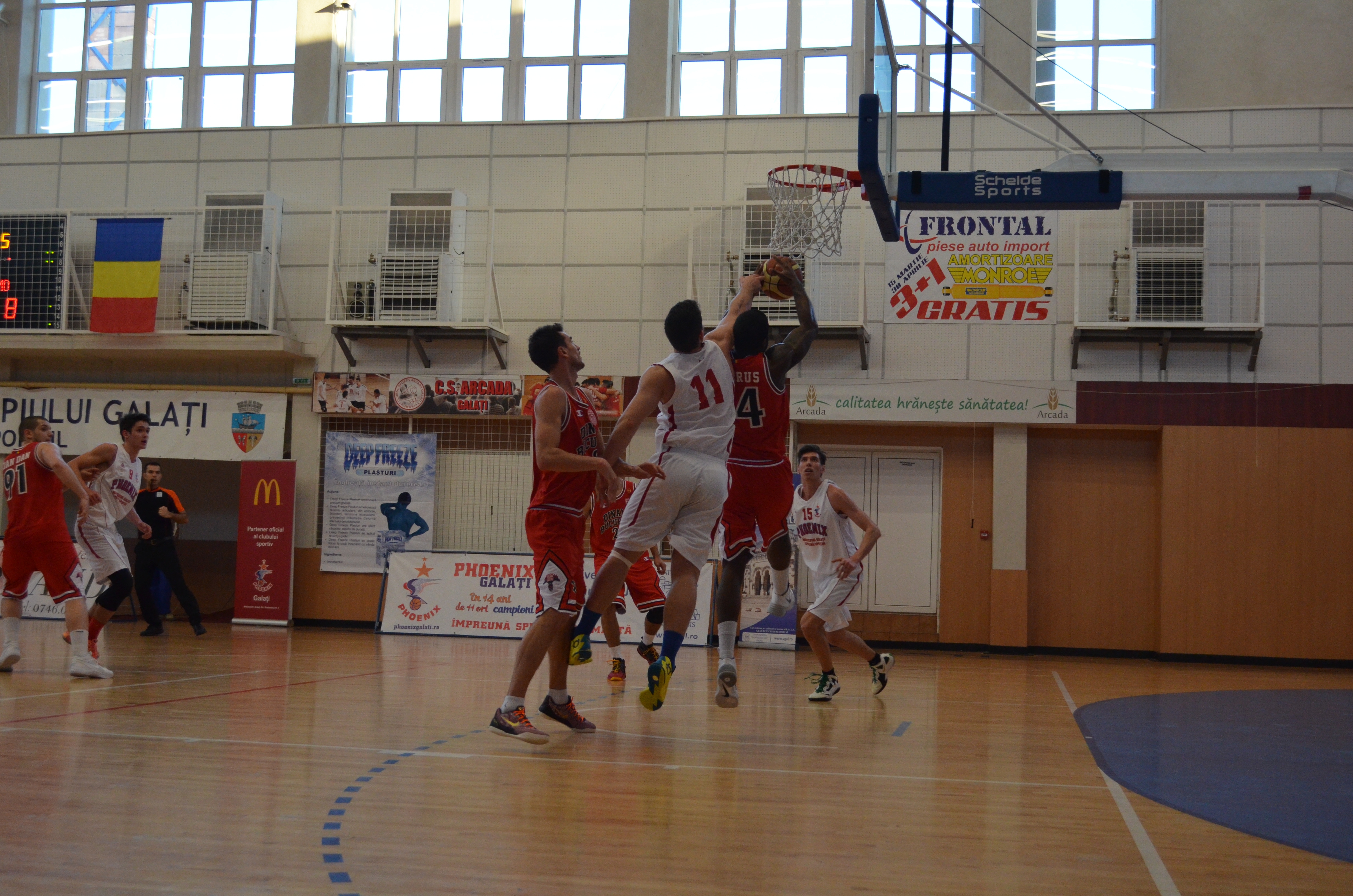 Baschetbaliștii de la Phoenix își continuă seria victoriilor   