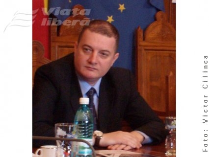 Arhiva Prefecturii „nu corespunde standardelor de arhivare”! 