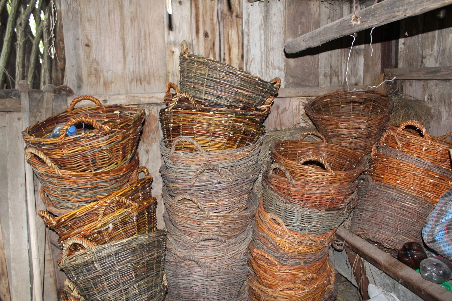 Nea Jenică, împletitorul de COȘURI DE NUIELE din Cavadineşti