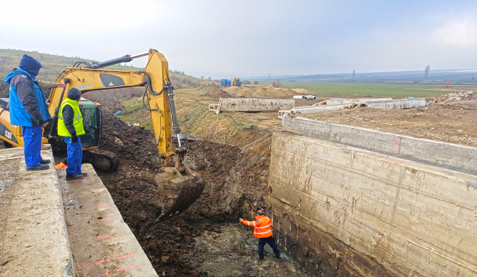 Lucrări la podurile de la Cotoroaia