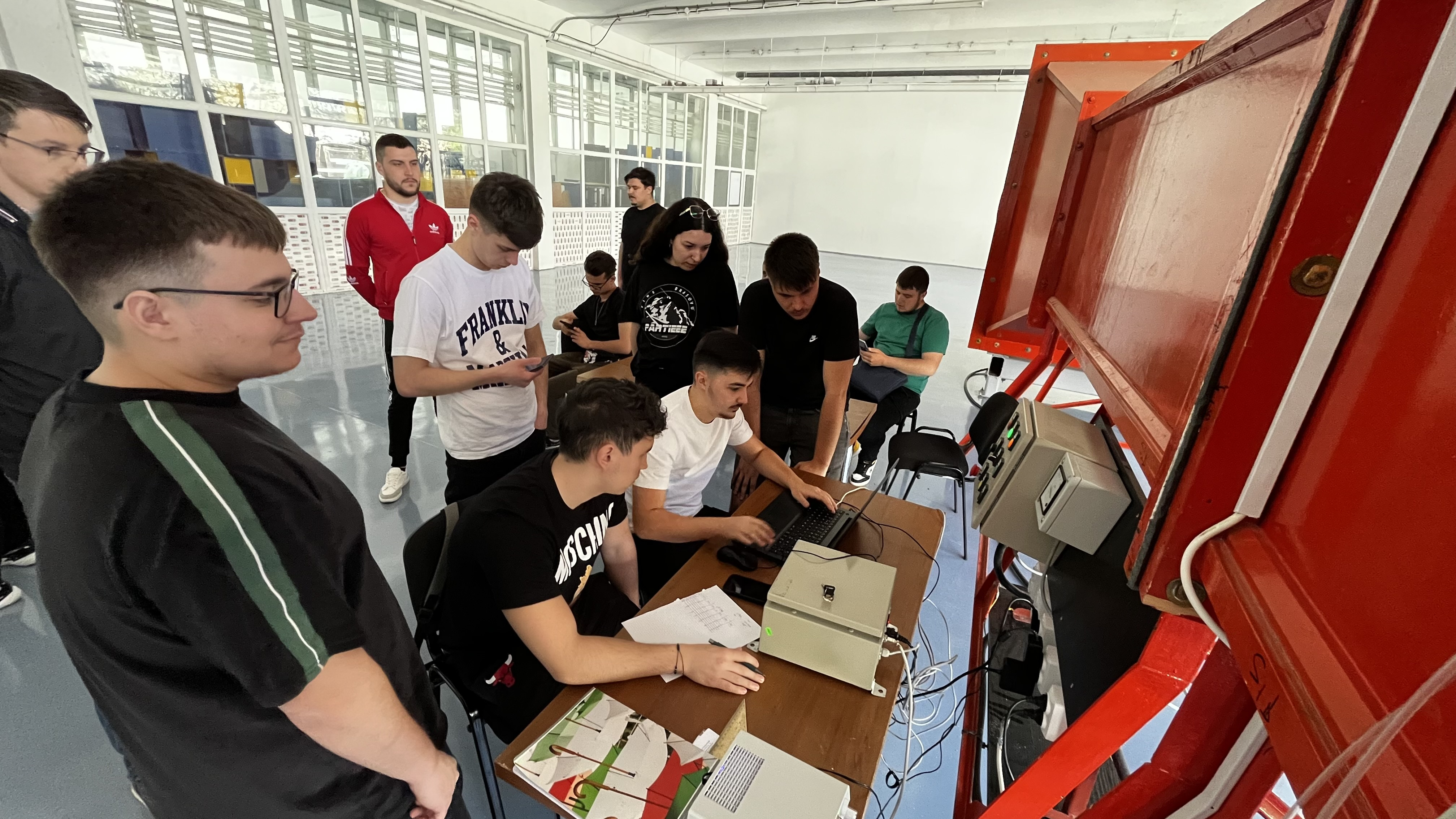 Oferte de angajare de la Constanţa pentru absolvenții navaliști gălățeni