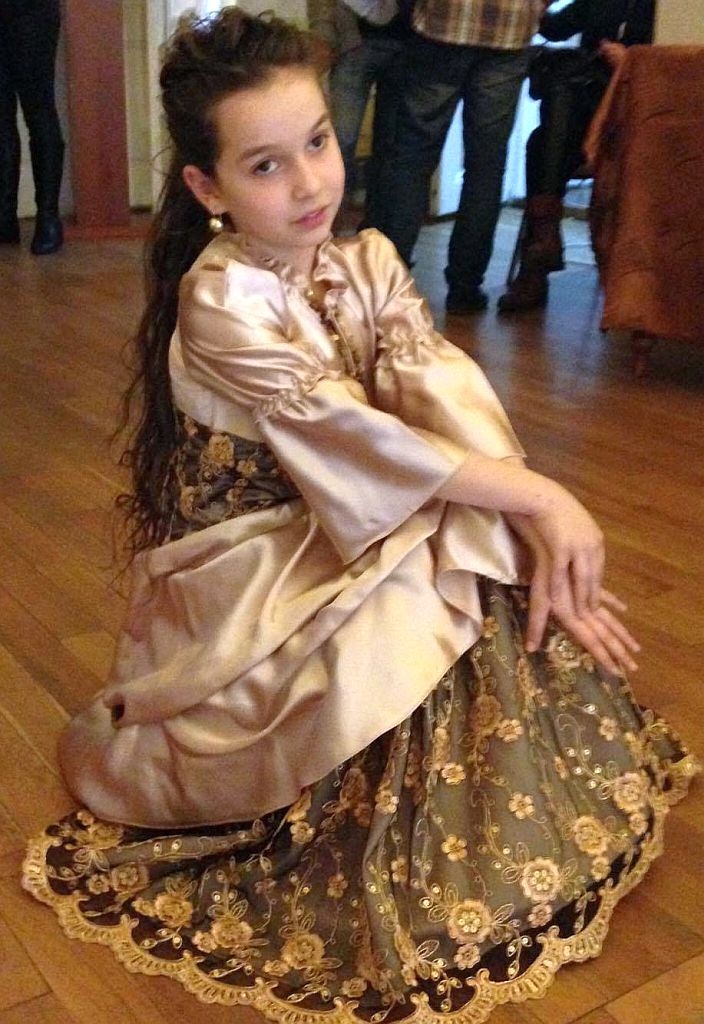 REBECA RĂDUCANU se măsoară cu Mozart cel mic. Membră a Uniunii Compozitorilor, la numai opt ani!