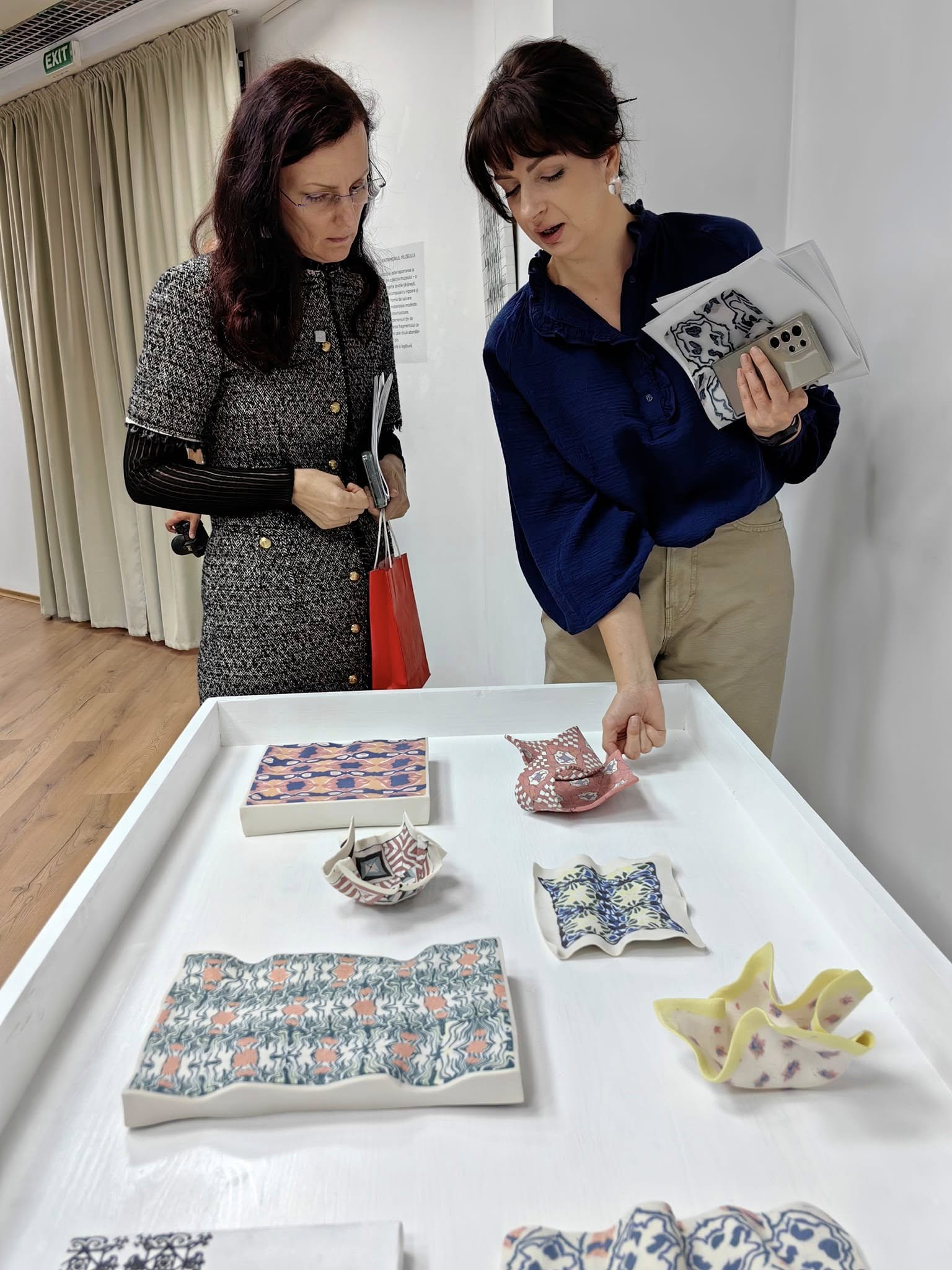 Ceramista Liliana Marin prezintă „Palimpsest”. Carnet cultural gălăţean