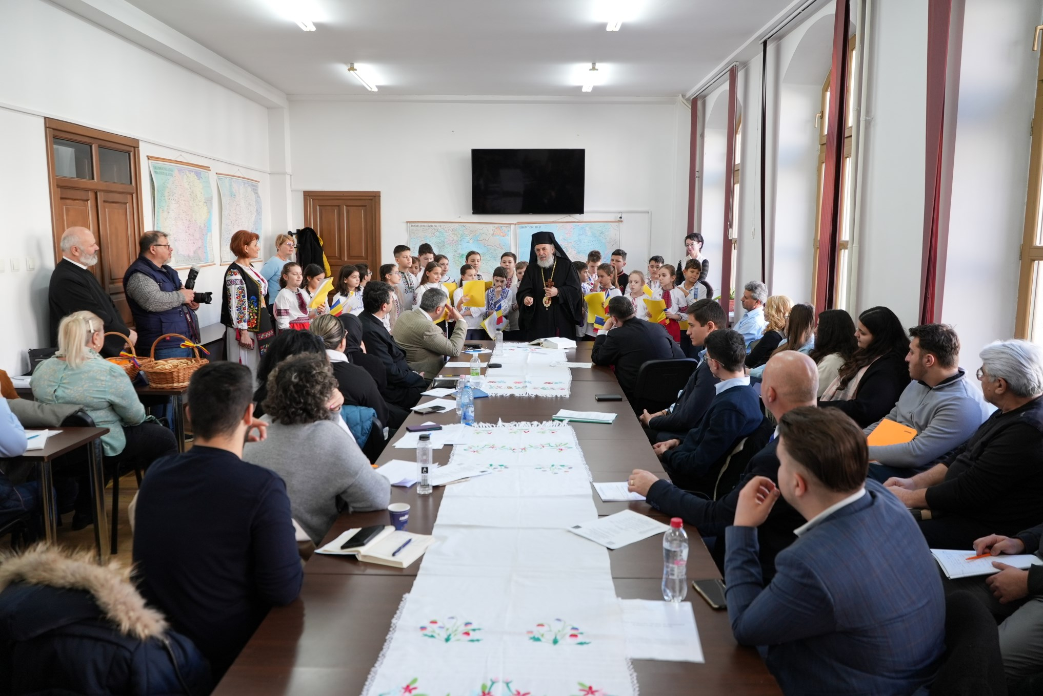 Simpozion studențesc dedicat Sfinților Trei Ierarhi