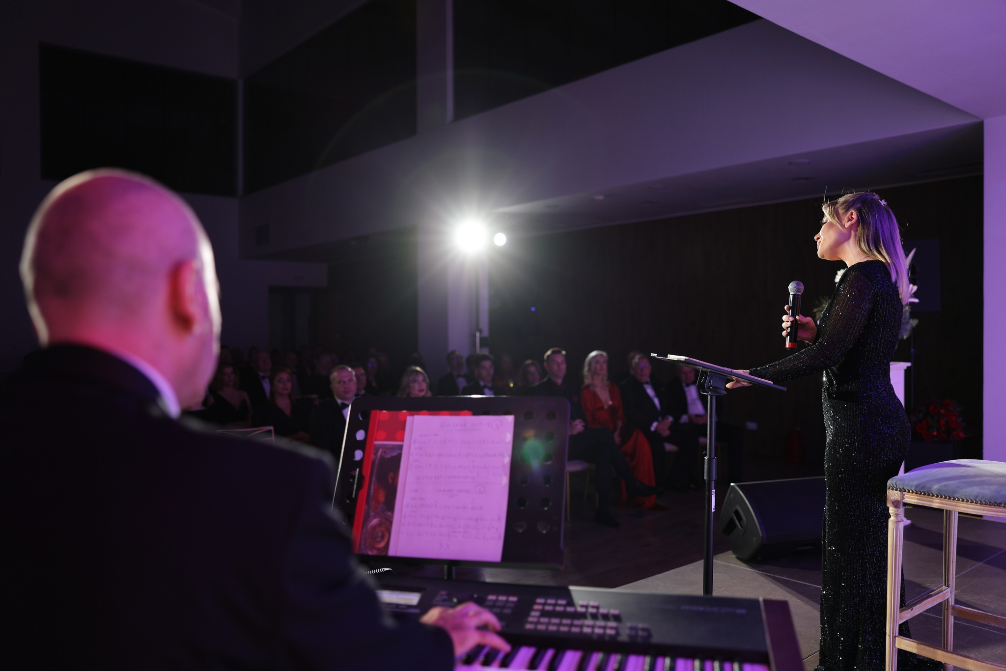 Cununii şi petreceri private, în sala de şedinţe şi pe terasa unei instituții publice