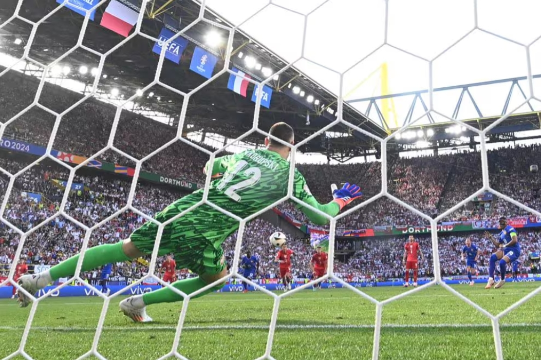 EURO 2024. Franţa vrea să joace în optimi cu România!