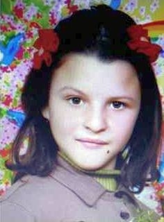 AI VĂZUT-O? O fată de 13 ani a DISPĂRUT de acasă şi este căutată de poliţie