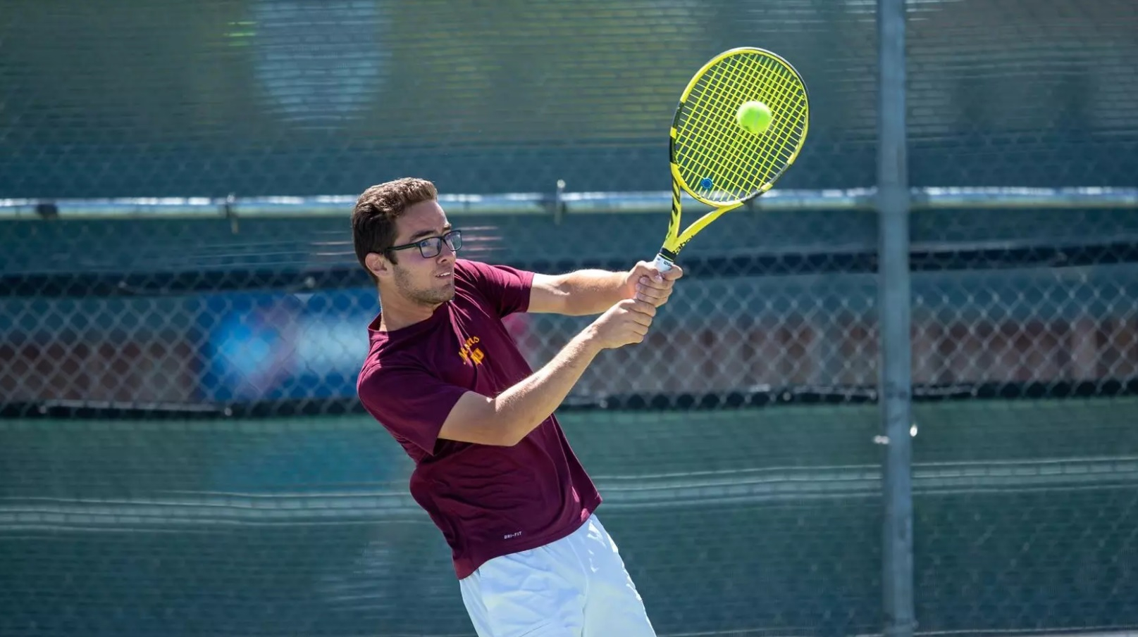 Sportul alb, practicabil în orice anotimp. Din sportul gălățean