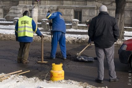 Operaţiune-monstru în faţa Prefecturii    