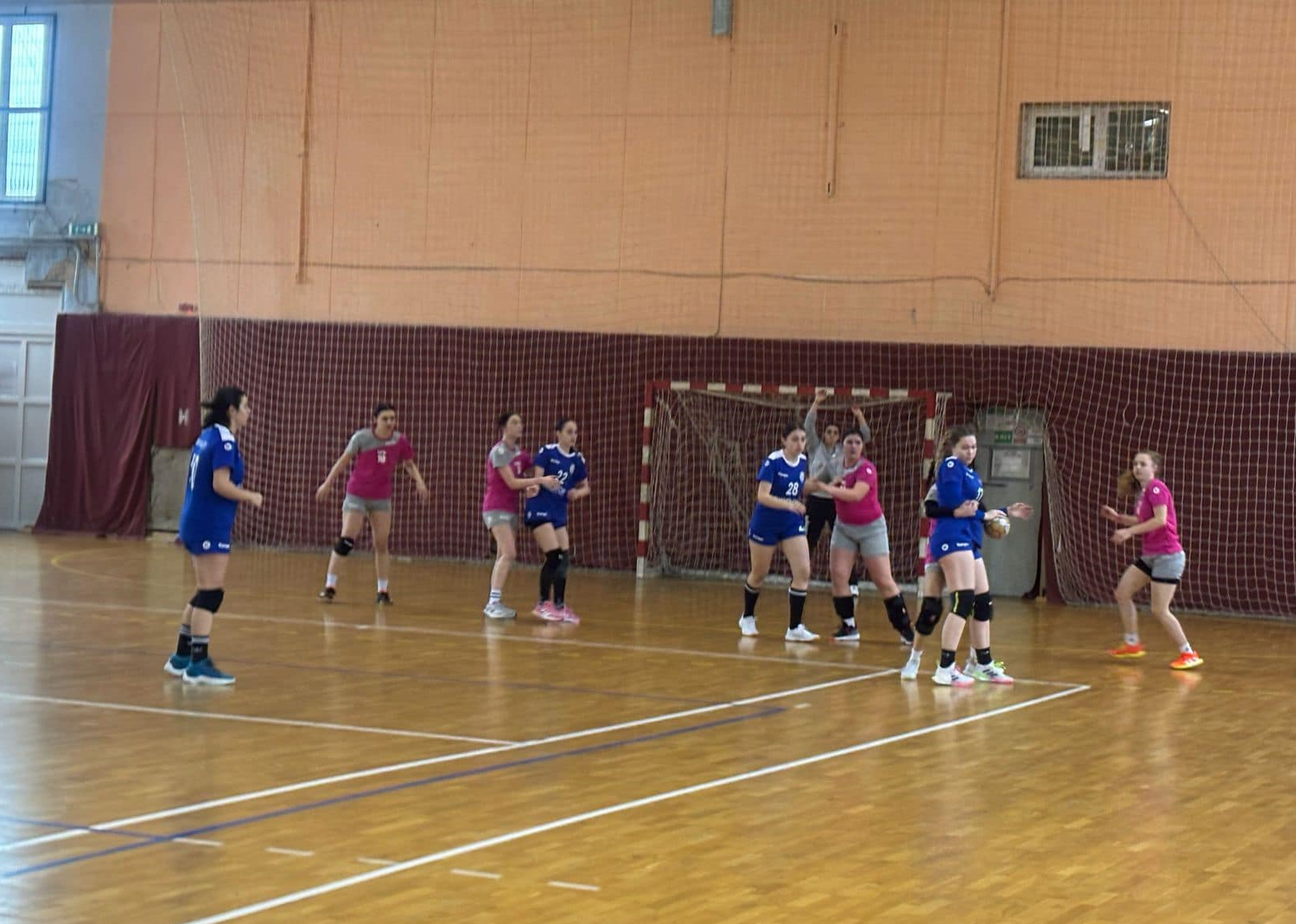 Goluri multe în competiția de handbal a junioarelor