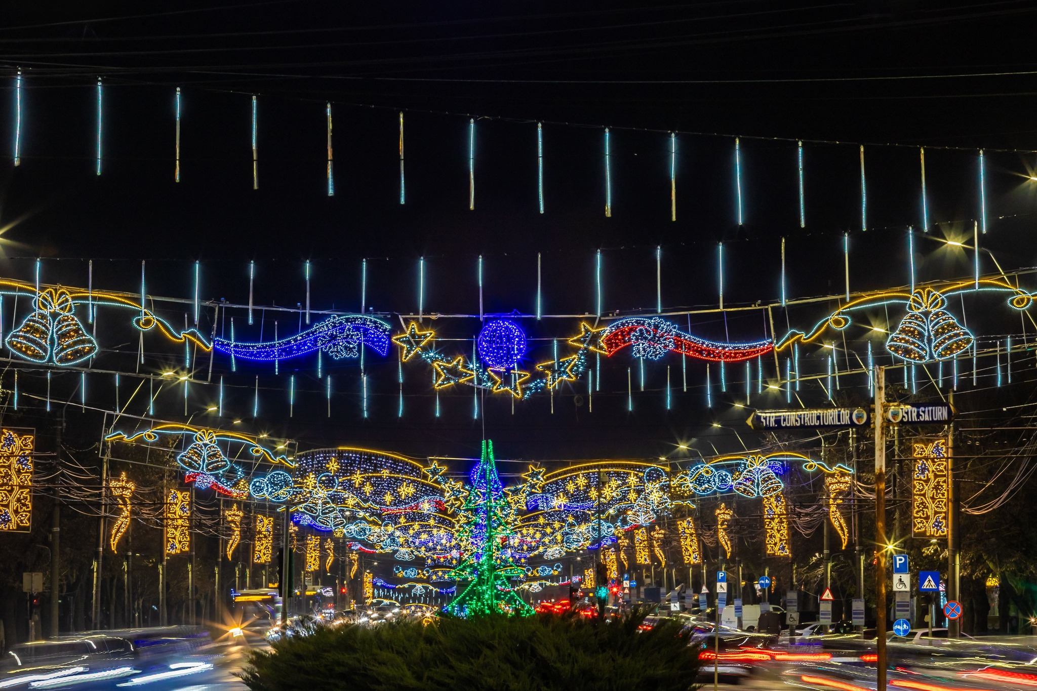 Economii la iluminatul de sărbători din municipiul Galaţi