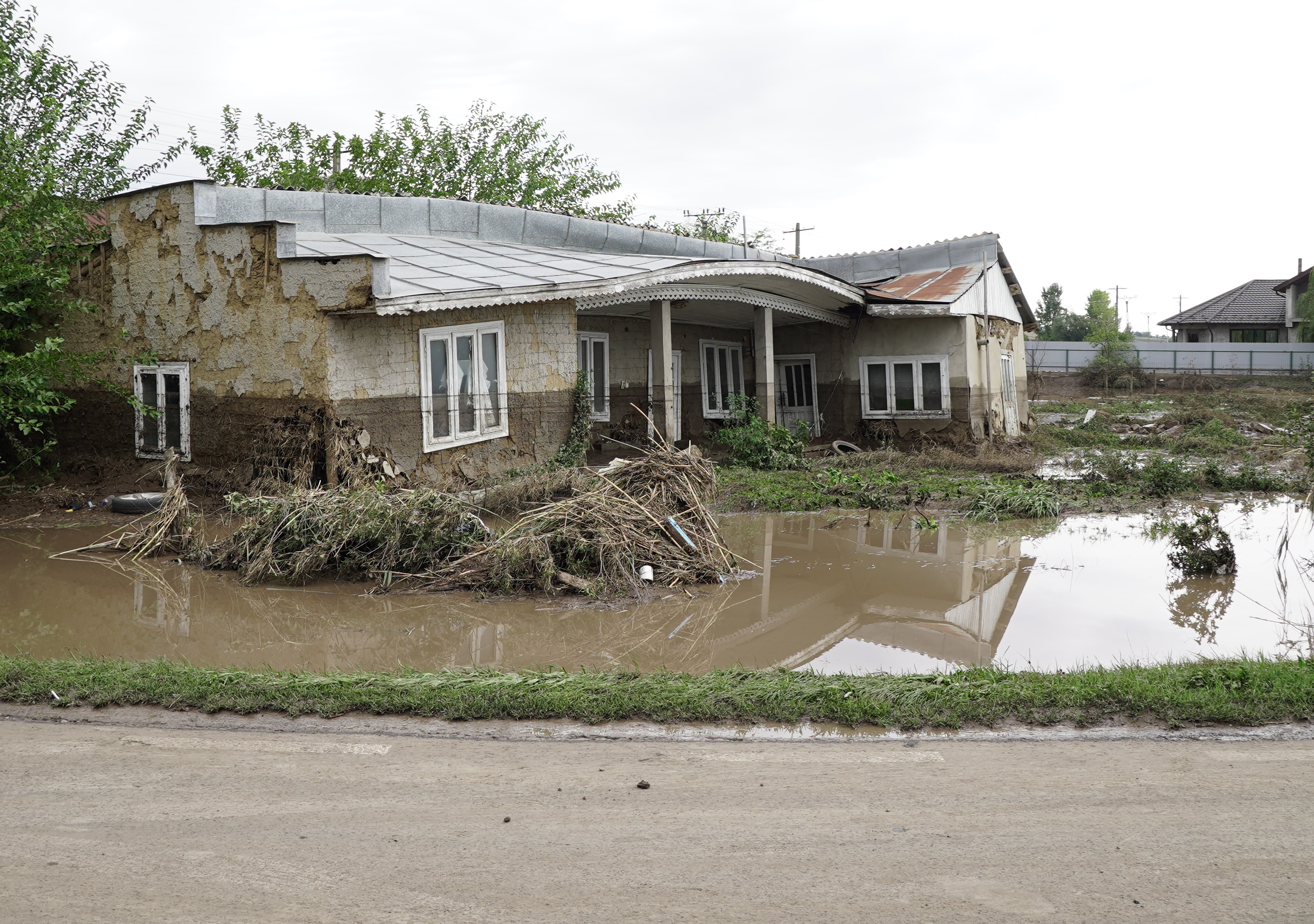 Inundaţiile au afectat 7.000 de gospodării din județ