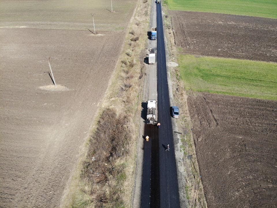 Asfaltări în curs pe DJ 255