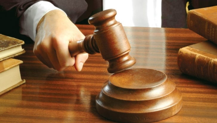 Un gălăţean acuzat de tâlhărie se plimbă liber după ce a comis un jaf în plină stradă! 