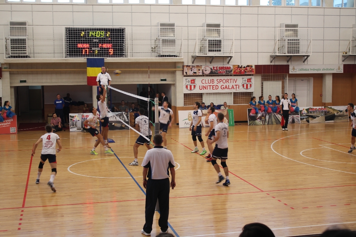 VOLEI/ Arcada merge mai departe în "Cupa României" (FOTO)