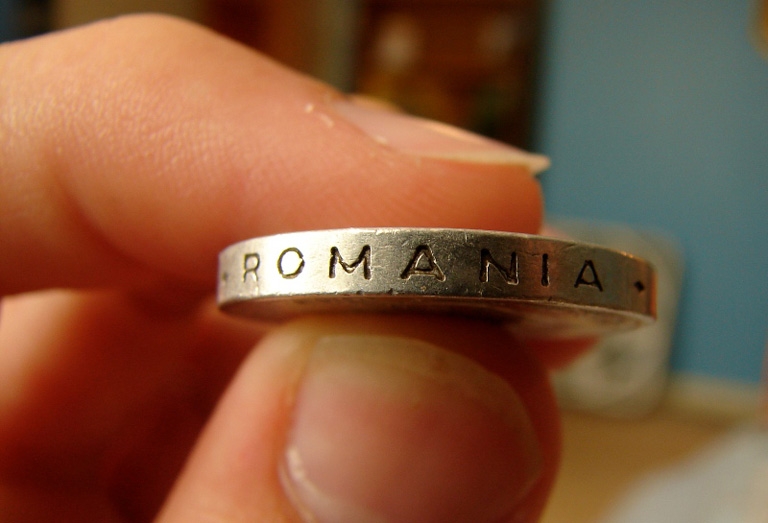 "Nu moare economia României din cauza creşterii salariului minim"