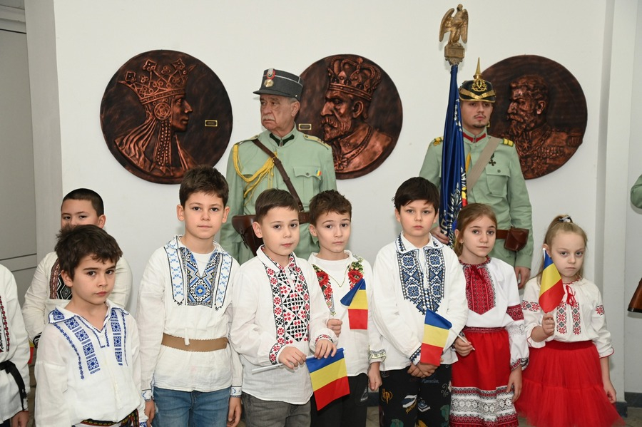 Expoziţie de basoreliefuri la Complexul de Ştiinţele Naturii