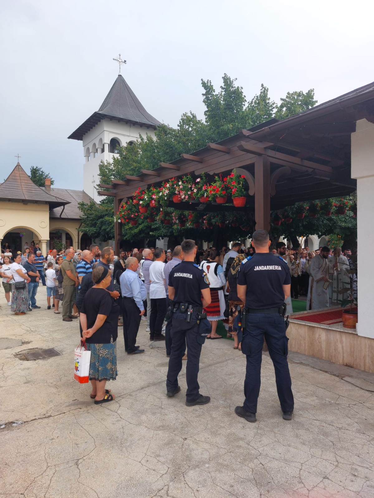 120 de jandarmi vor sta cu ochii pe petrecăreții de Florii