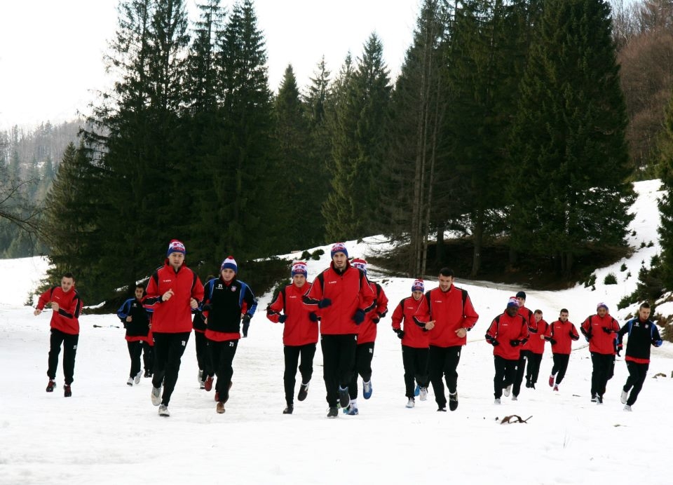Oţelul, a şasea zi de cantonament în Poiană: Tănase aşteaptă întăriri pe posturile descoperite