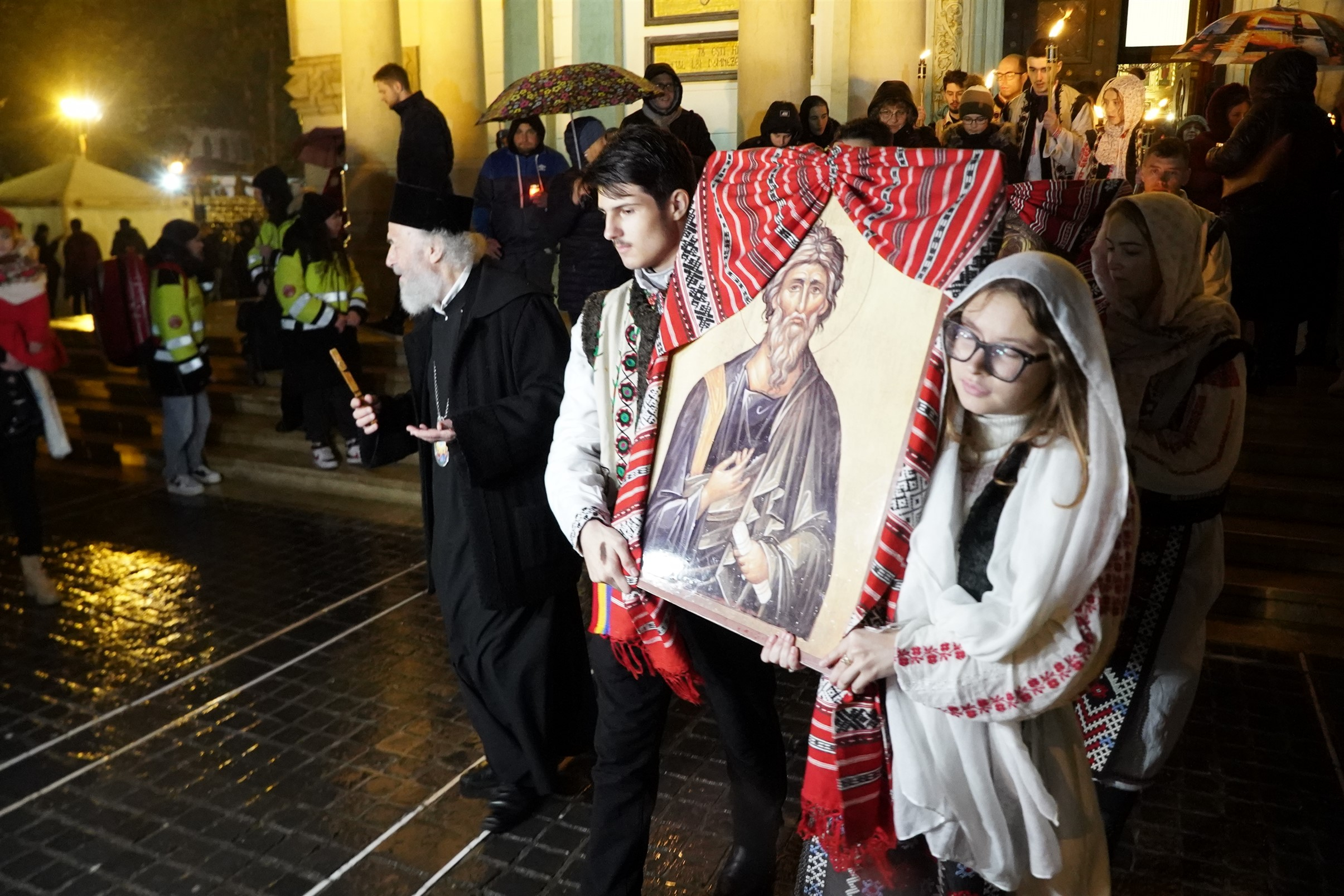 Pelerinajul luminii, tradiție în ajunul sărbătorii de Sf.Apostol Andrei