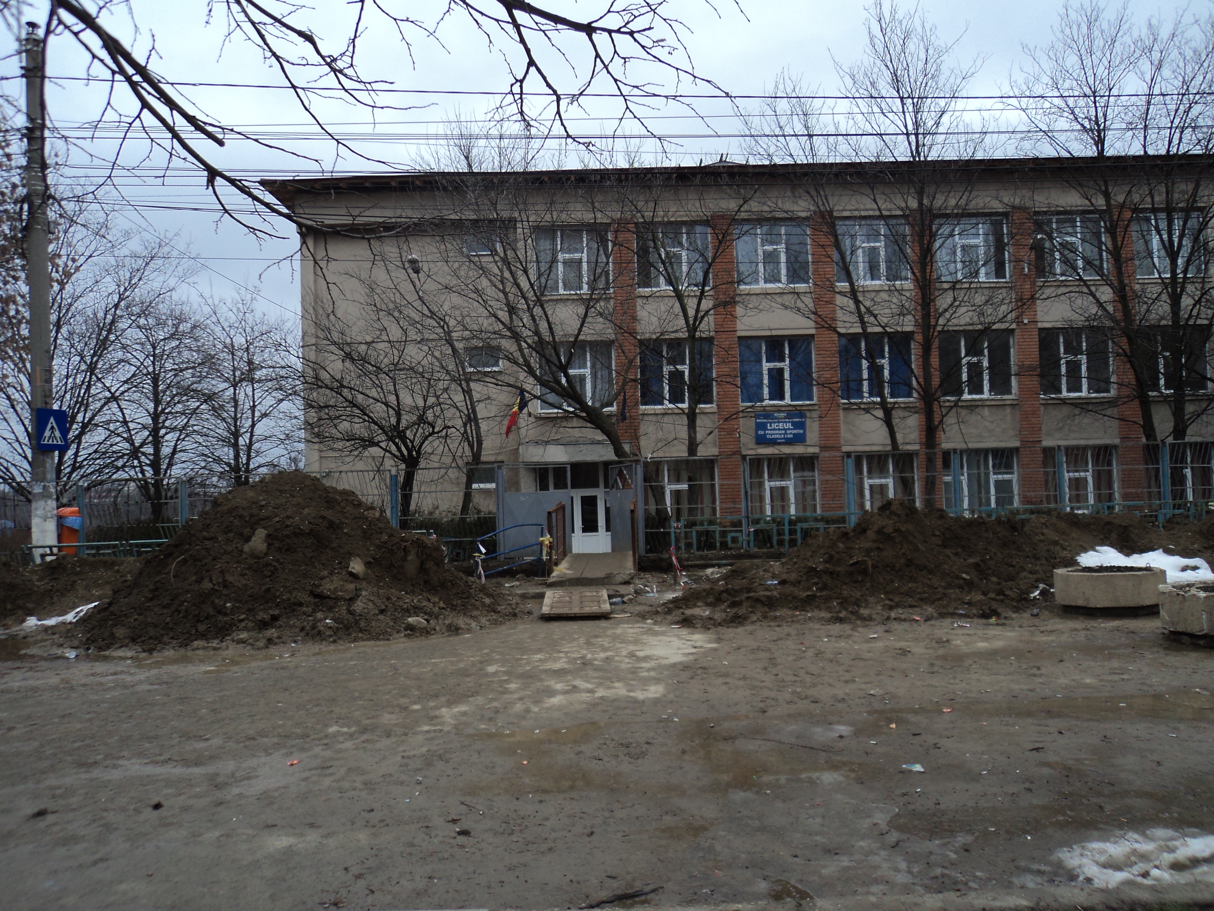 SCANDAL pe subiectul REPARAŢIILOR ÎN ŞCOLI. Când vor fi GATA ACOPERIŞURILE unităţilor de învăţământ