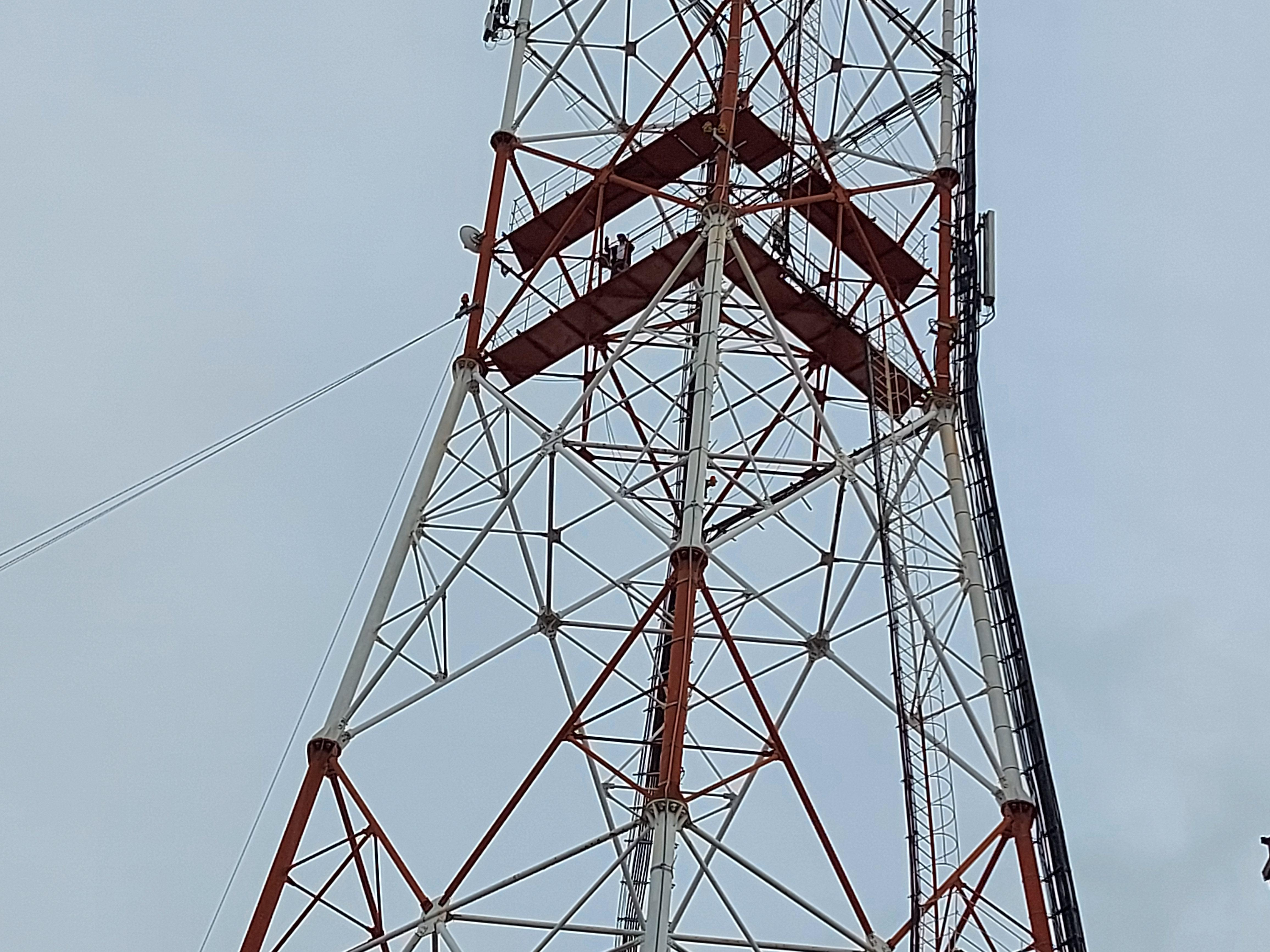 Și-a căutat dreptatea pe stâlp