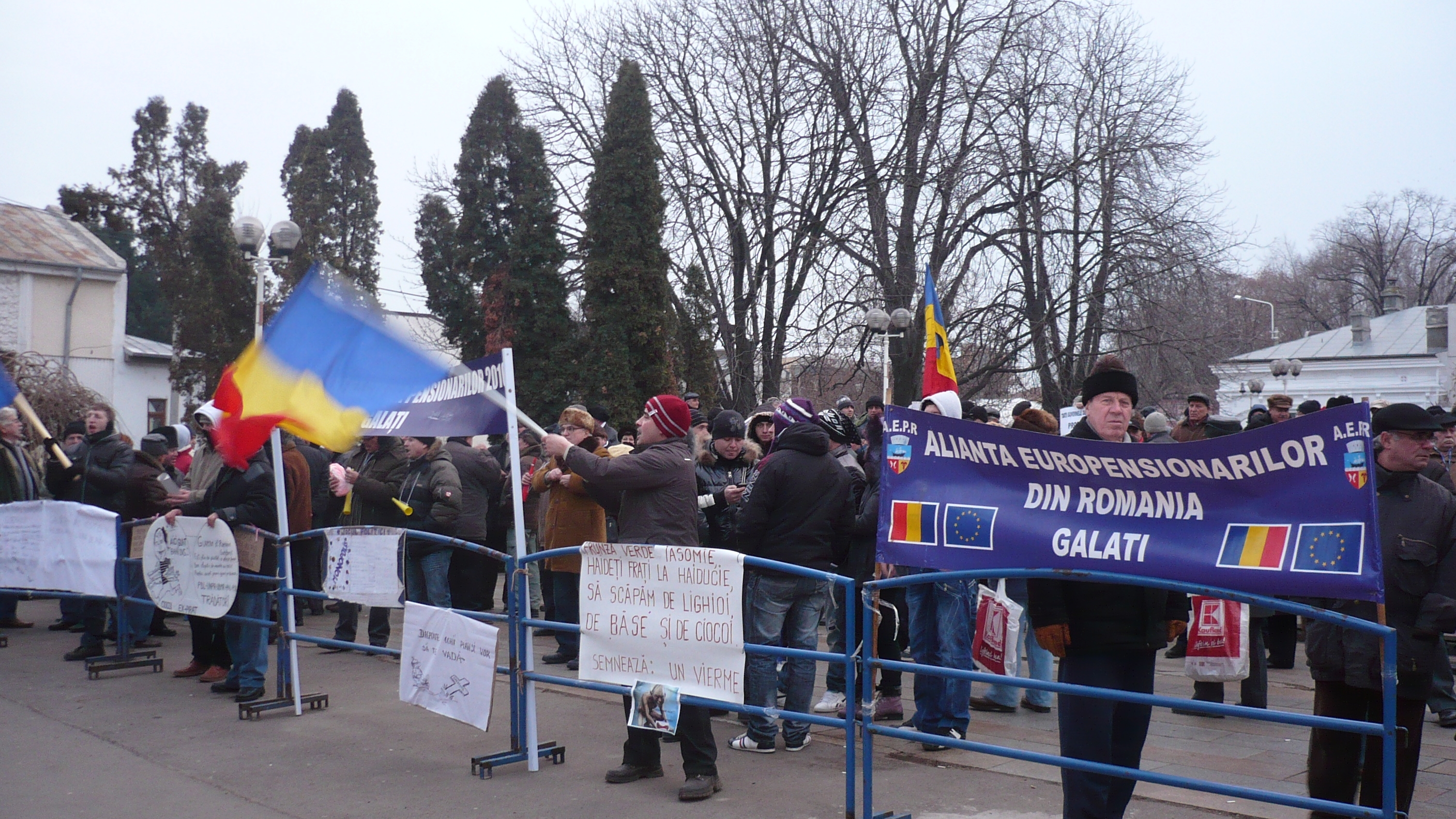 Păreri şi proteste în stradă 