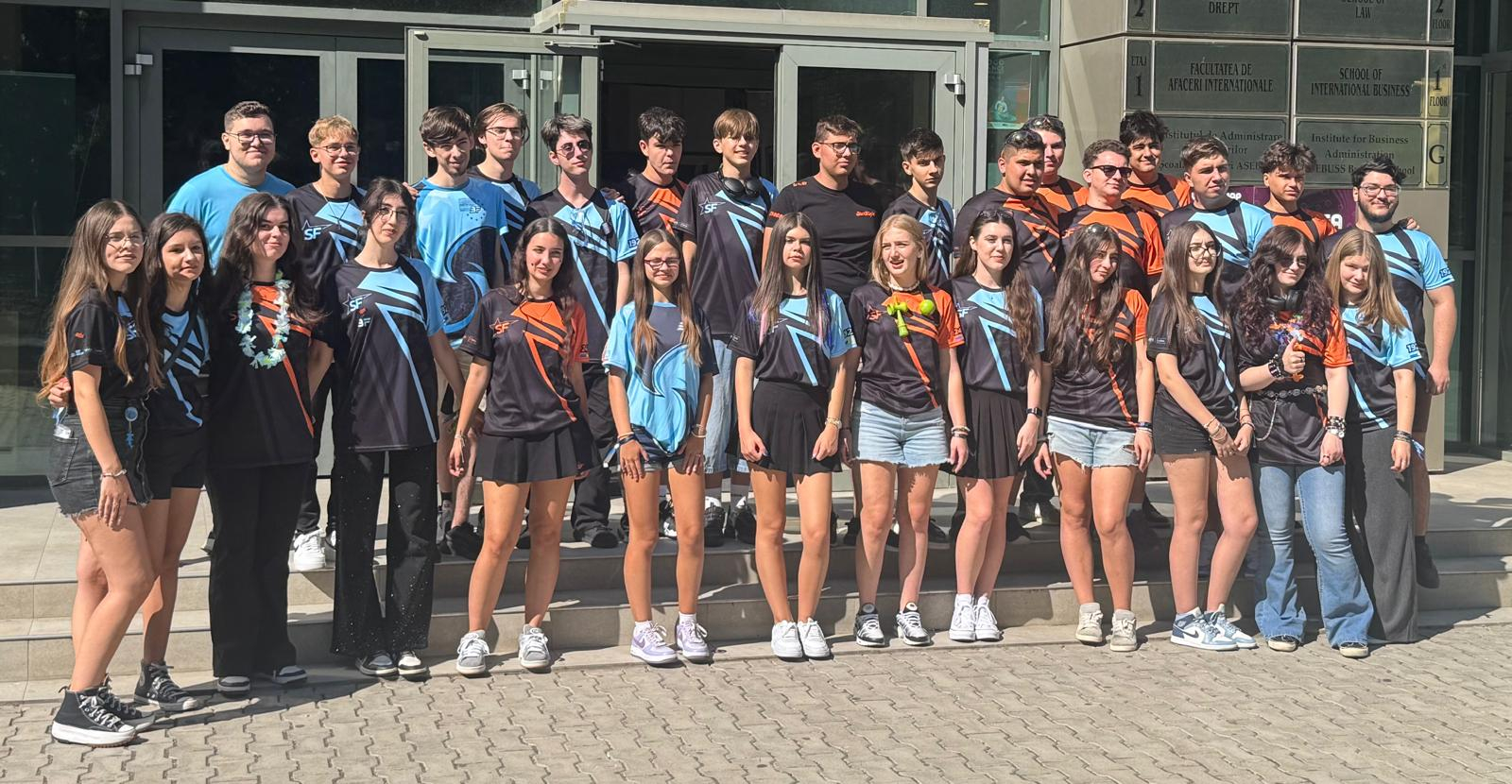 „ByteForce” și „StarLight” - aliaţi la cel mai prestigios turneu de roboți din Europa (FOTO)