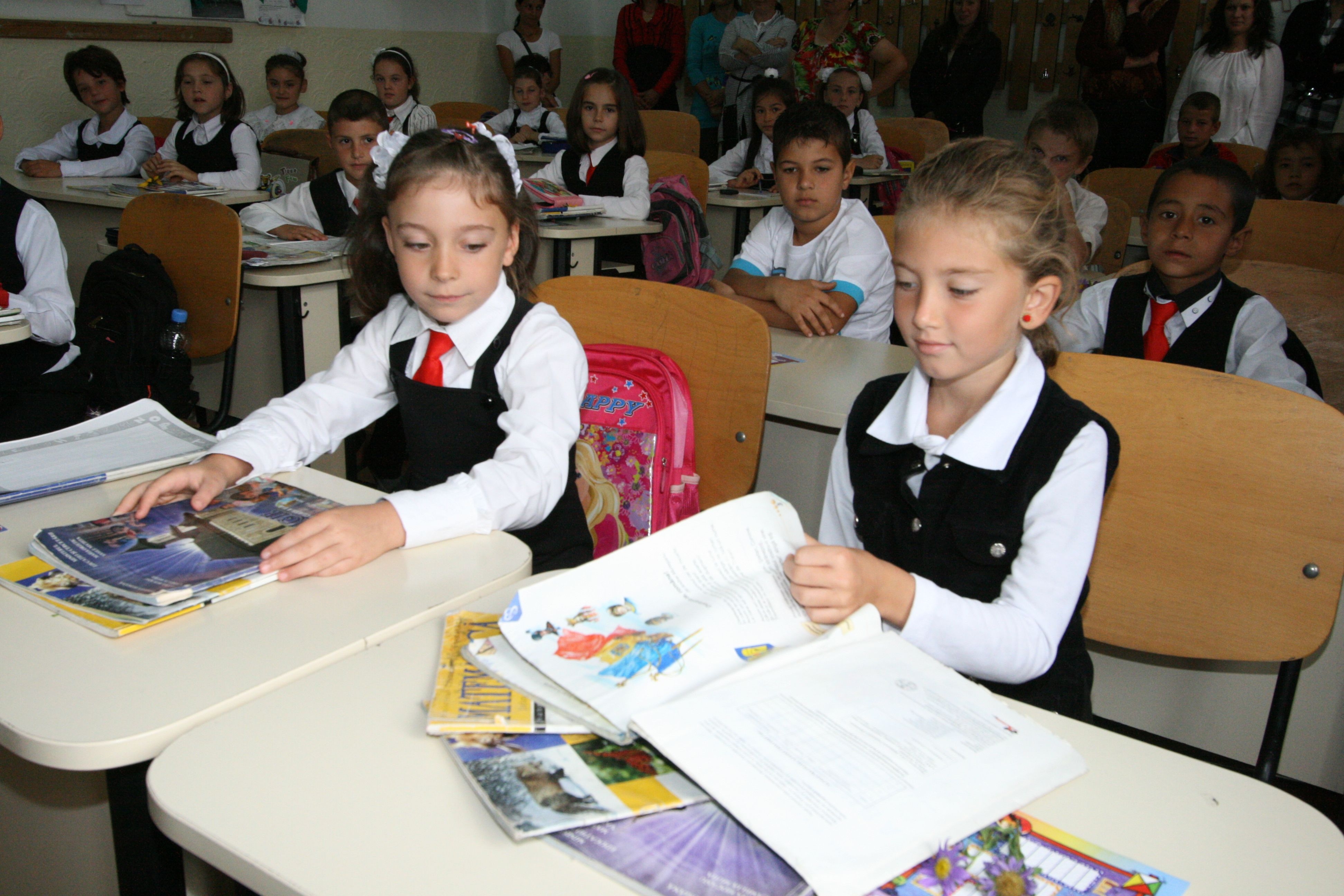 ÎNSCRIEREA la pregătitoare şi clasa I, DECALATĂ cu o săptămână