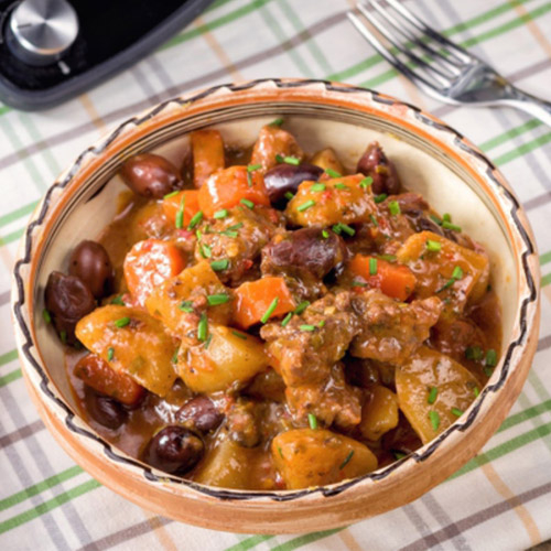 Tocăniță simplă de miel, cu ingrediente aflate în casă