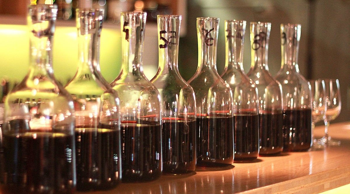 Producători cu prestigiu, executați silit din cauza dărilor neplătite/ Fiscul gălățean are în „cramă” zeci de mii de litri de vin