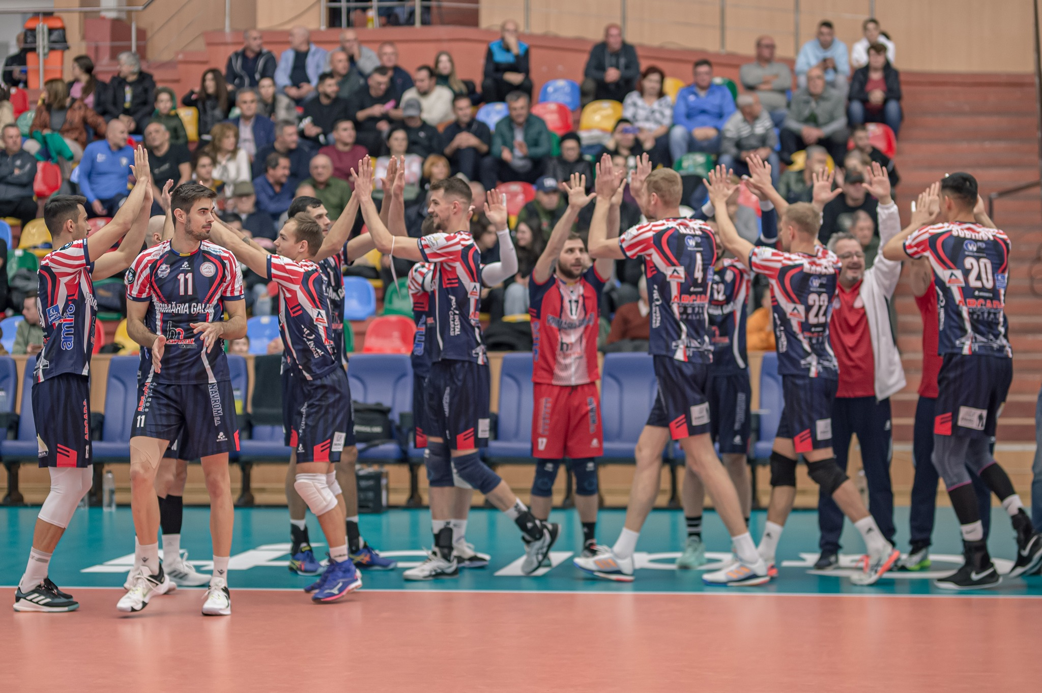 VOLEI. Campionii joacă pe Litoral, iar CSU acasă