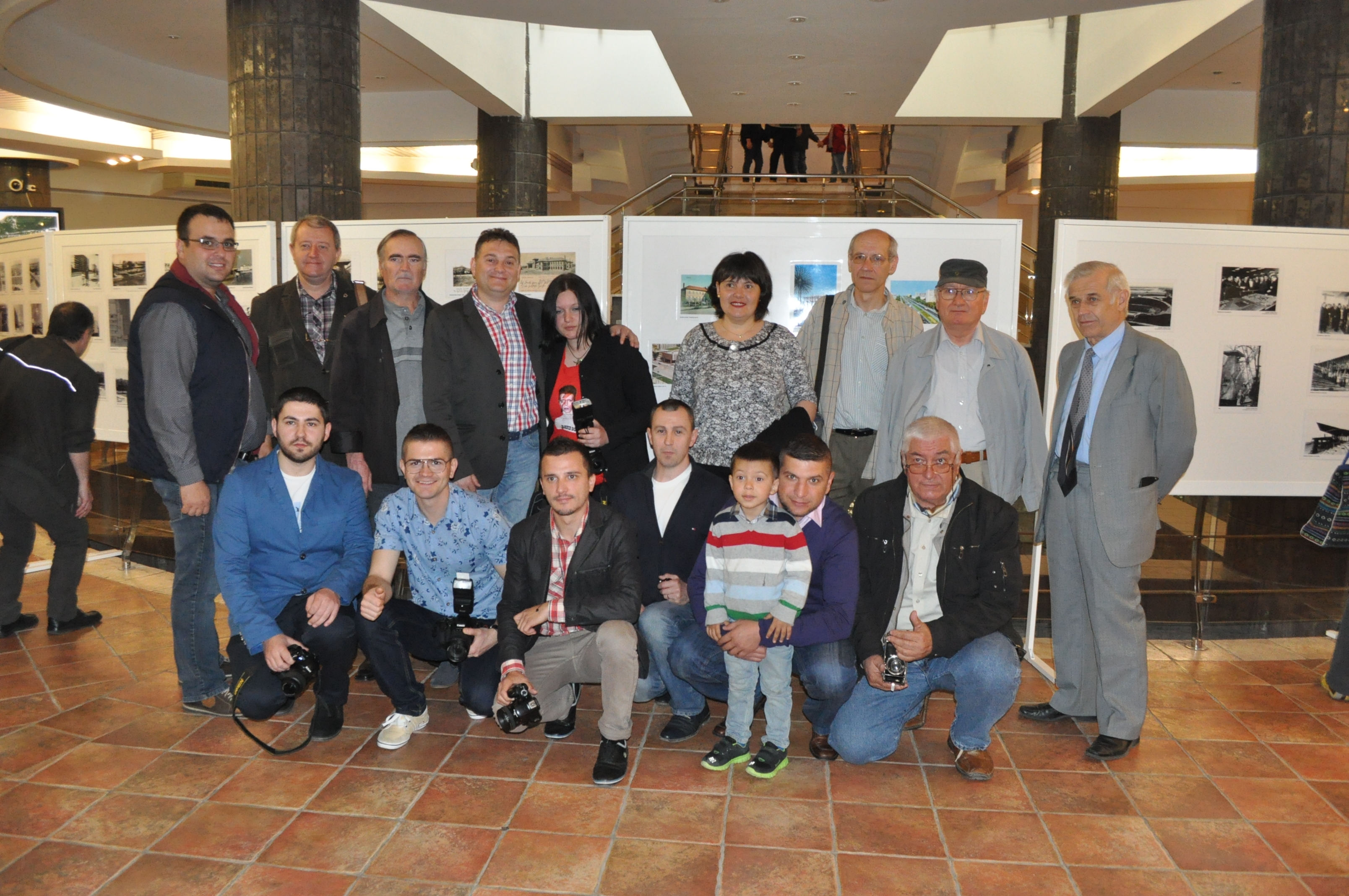 Expoziţie foto: Cartierul Ţiglina, altfel faţă de cum îl ştim