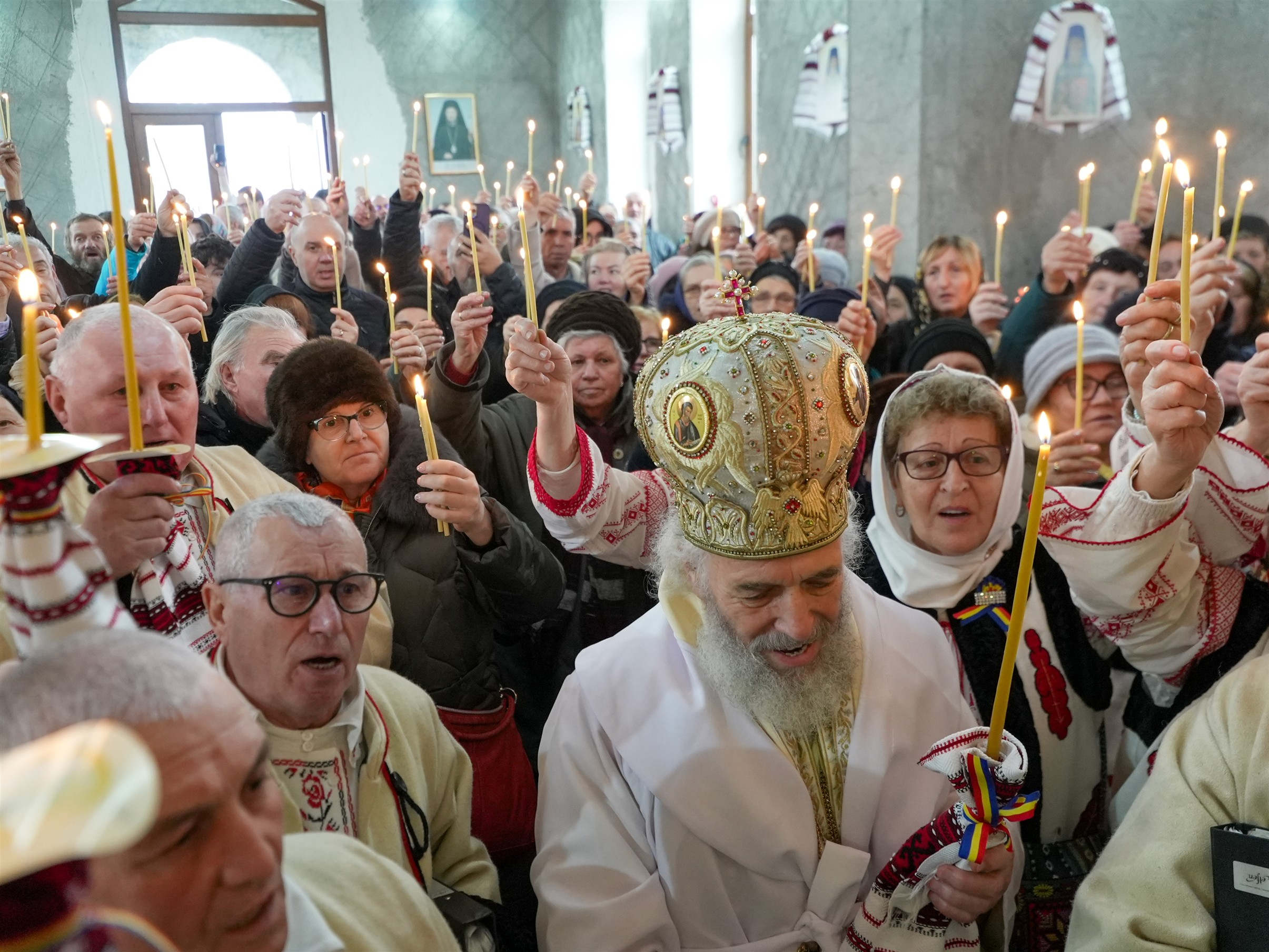 Sfinţirea bisericii din satul Şerbeştii Vechi din judeţul Galaţi