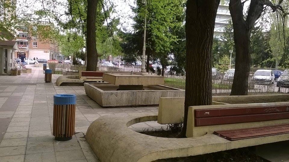 Schimbare la faţă a mobilierului urban: Avem coşuri noi de gunoi