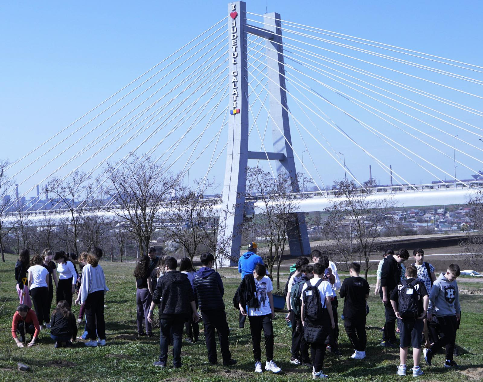 1.000 de arbori plantaţi de elevii Şcolii 25, pentru un viitor „verde”