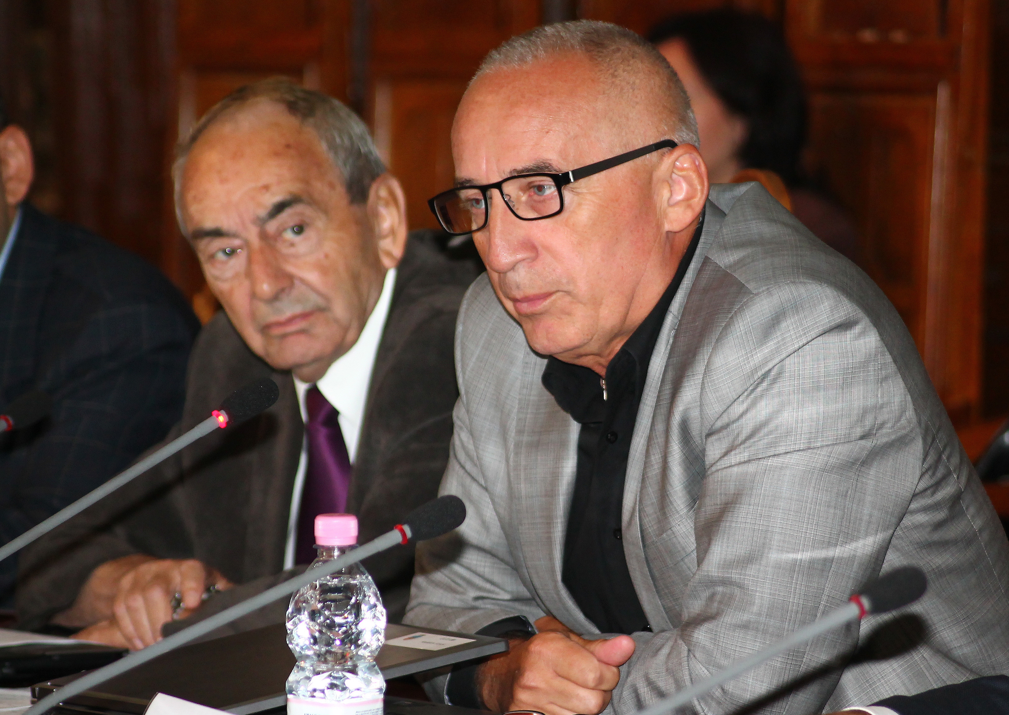 Dârdâim sau nu la iarnă? Şedinţă extraordinară pe tema căldurii