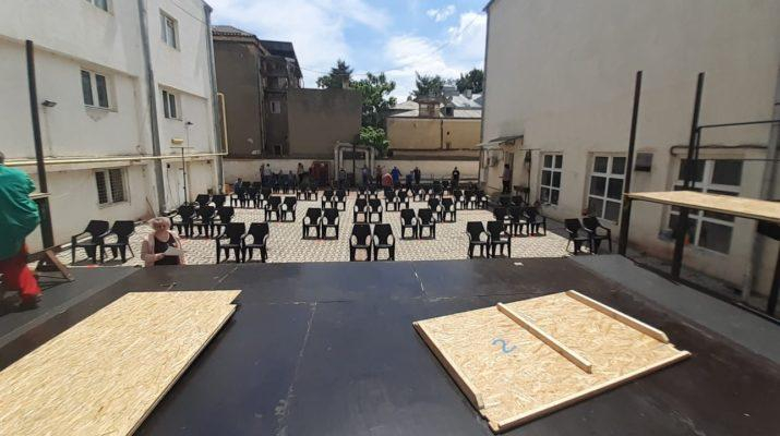 Teatrele şi-au suspendat toate spectacolele în aer liber