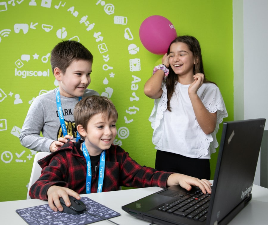 Burse pentru copiii pasionaţi de mediul digital. ÎNSCRIERI