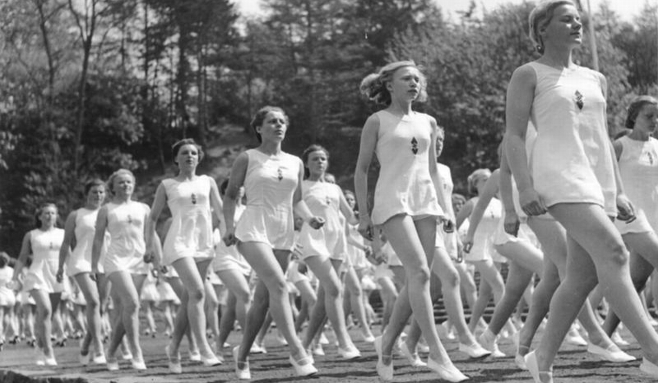 Povestea tinerei care a acceptat să nască pentru Fuhrer