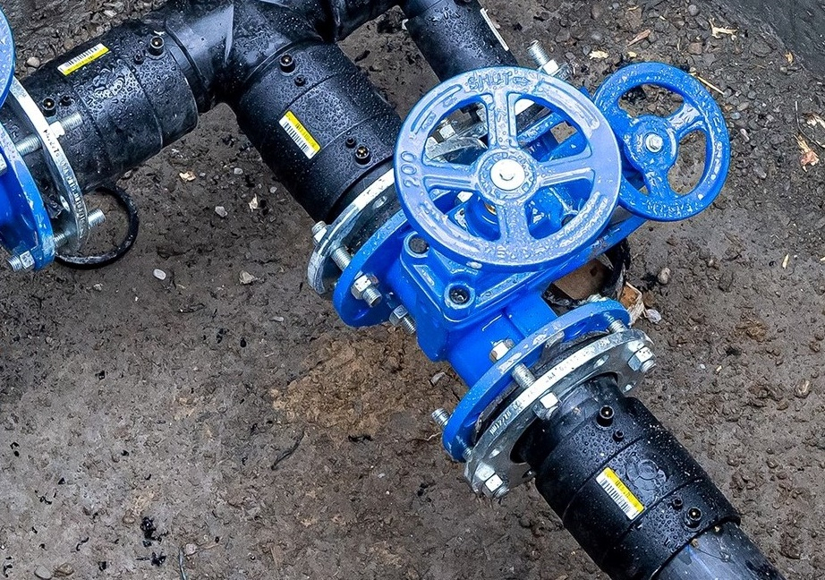 Apă oprită pe două străzi, marţi dimineaţă