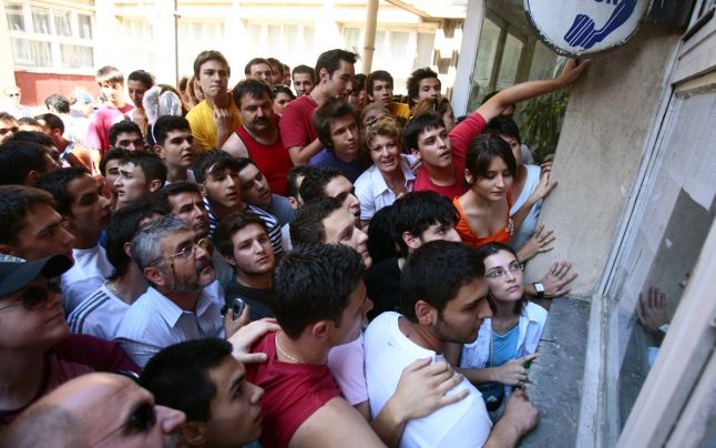 Peste 43.000 de absolvenţi, majoritatea de liceu, s-au înscris ca şomeri în iunie şi iulie