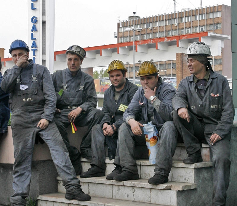 Val de restructurări la Combinat