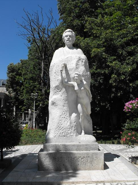 Istoria ridicării monumentului lui Mihai Eminescu de la Galați