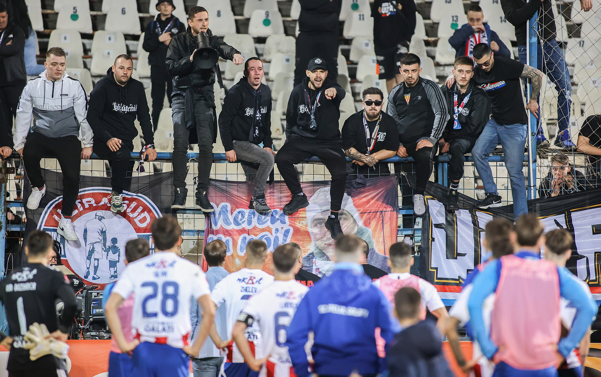 Suporterii, tot mai nemulțumiți de situația de la Oțelul. Eșecul cu Poli Iași le-a pus capac