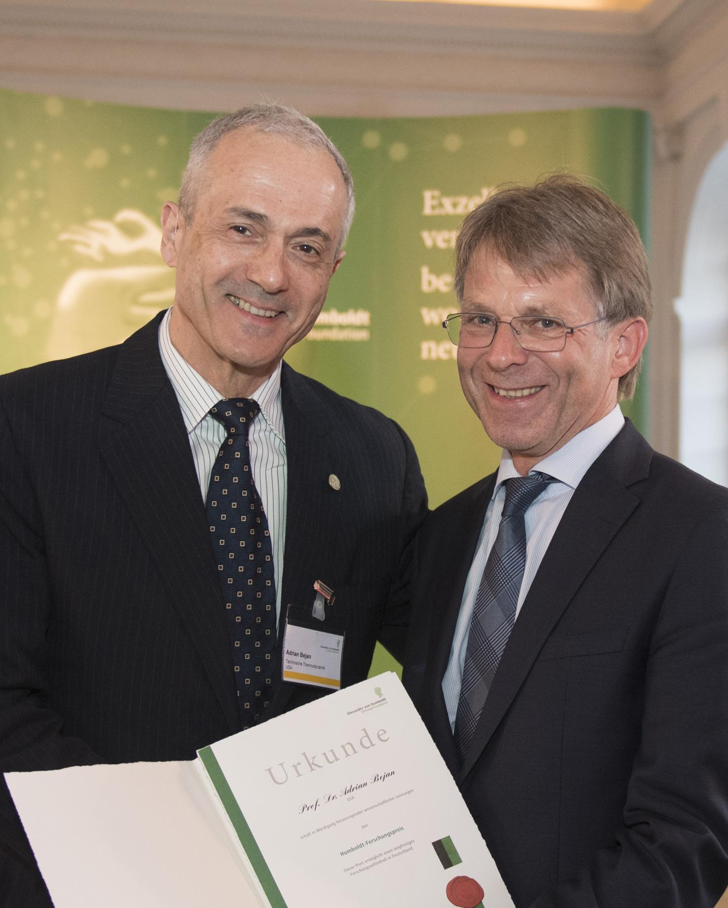 Încă un premiu pentru gălăţeanul Adrian Bejan