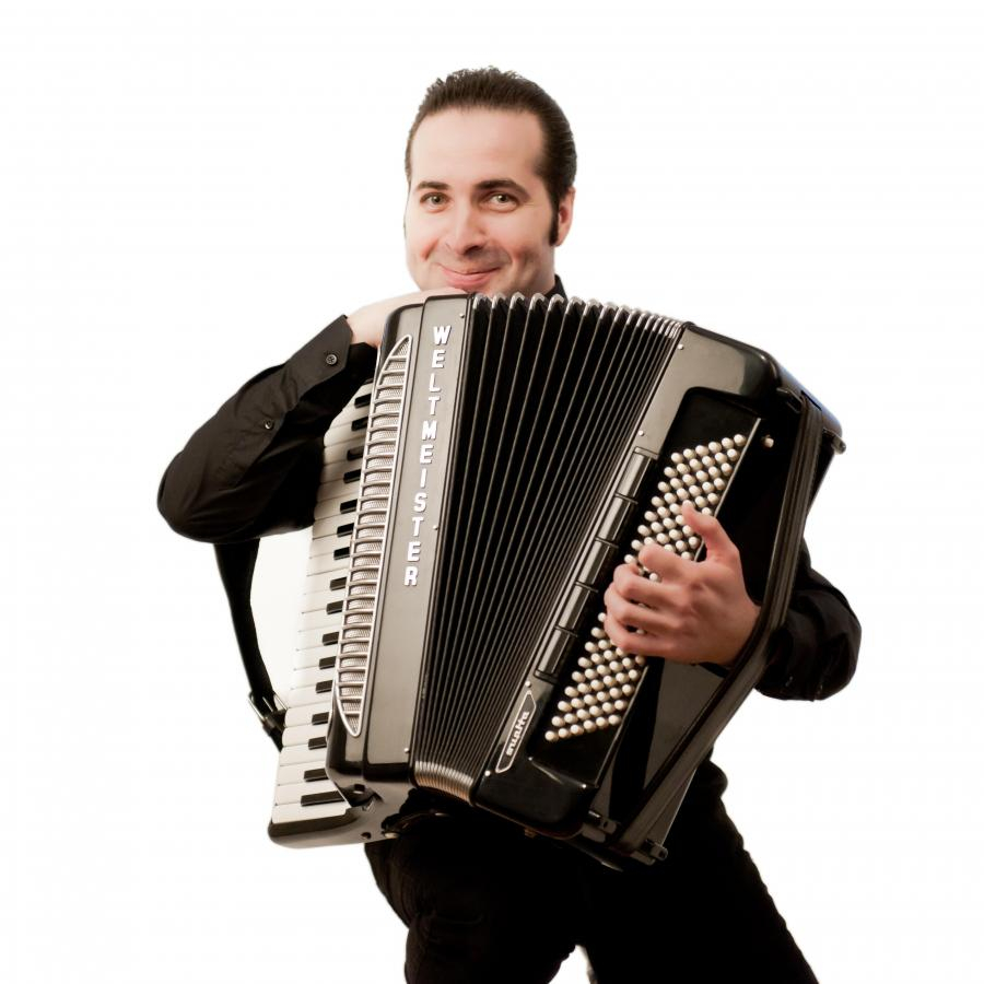 Acordeonistul Fernando Mihalache, la Galaţi