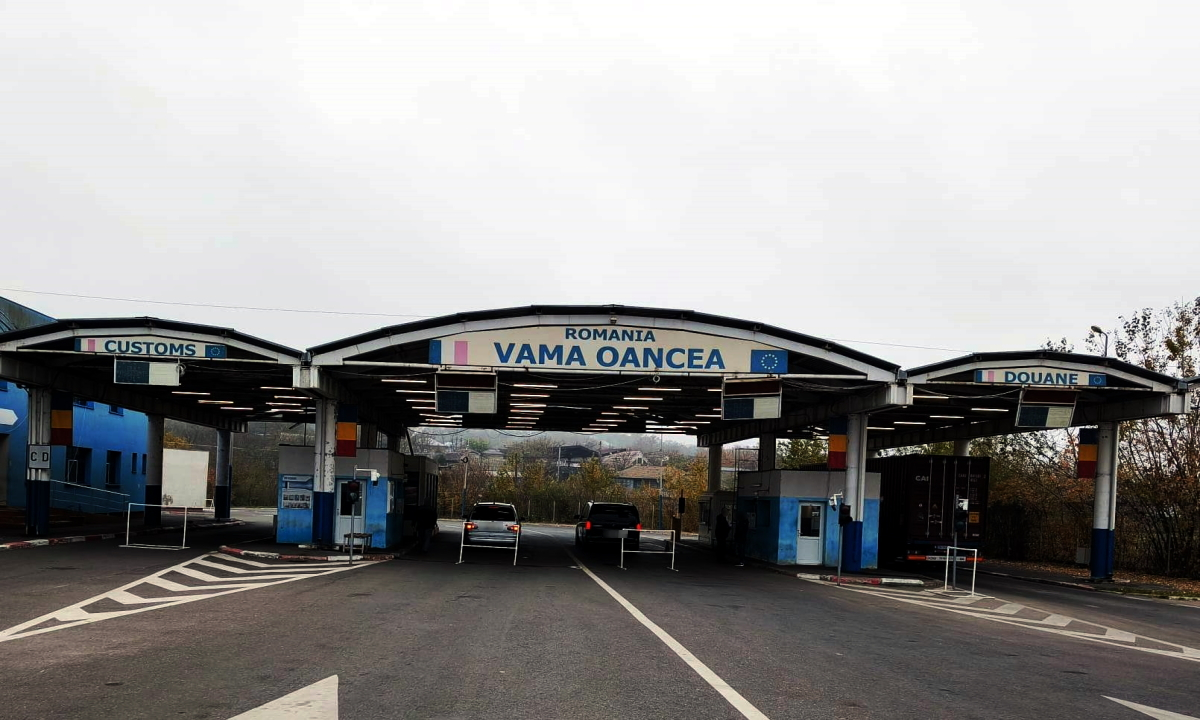 Voia să intre în ţară cu un permis fals